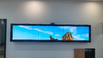 智慧校園再升級！中億?？萍紴槲錆h交通職業(yè)學院打造55寸3×3觸摸拼接屏展示墻