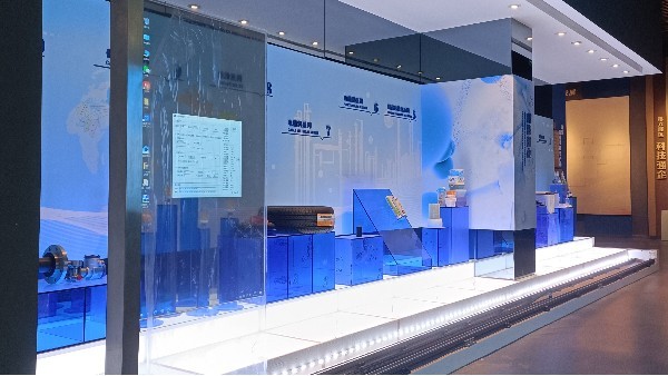 滑軌屏新科技，OLED透明滑軌產(chǎn)品